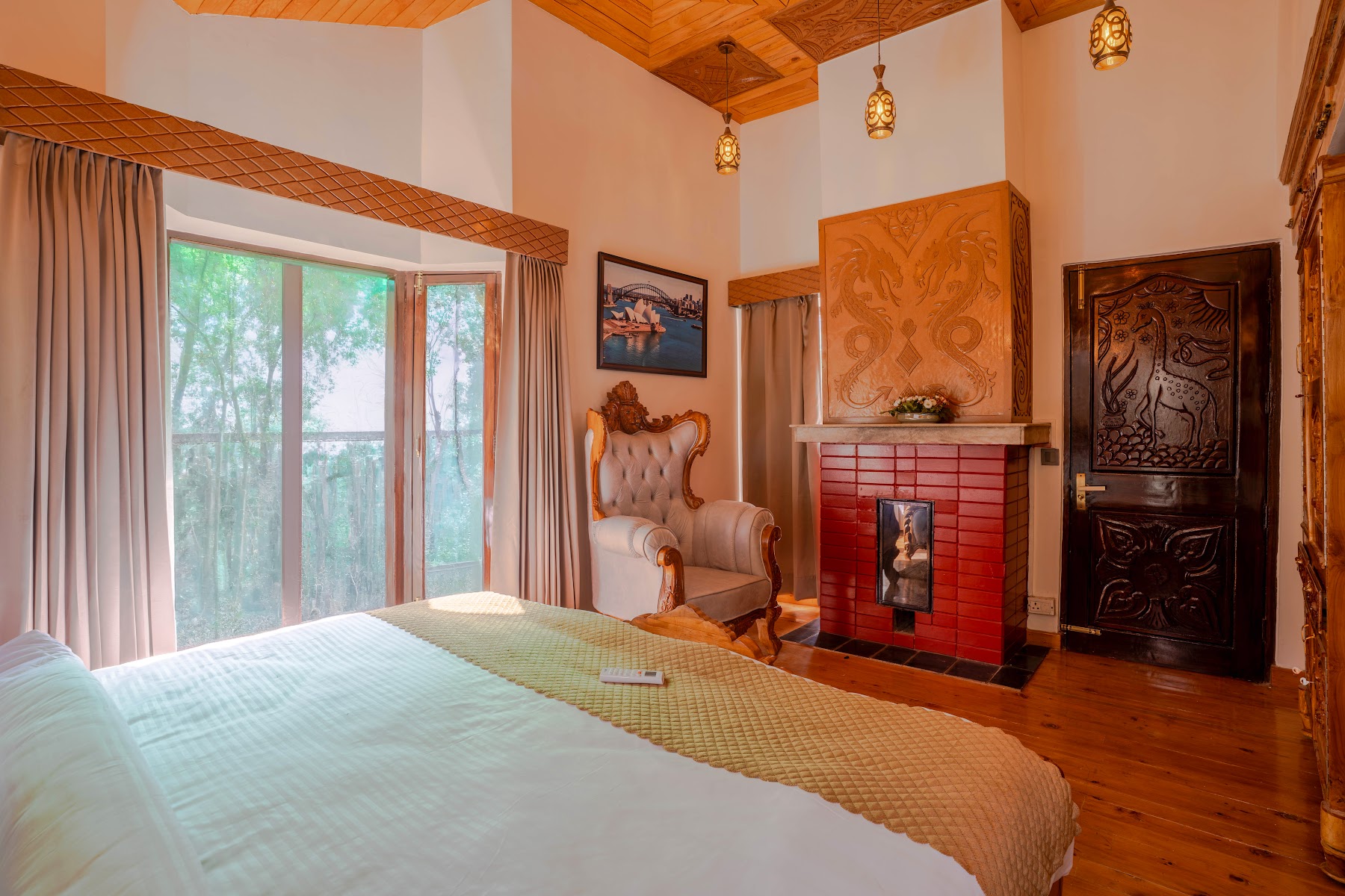 Bedroom with wooden ceiling and cabinet in the Hall Balcony Suite