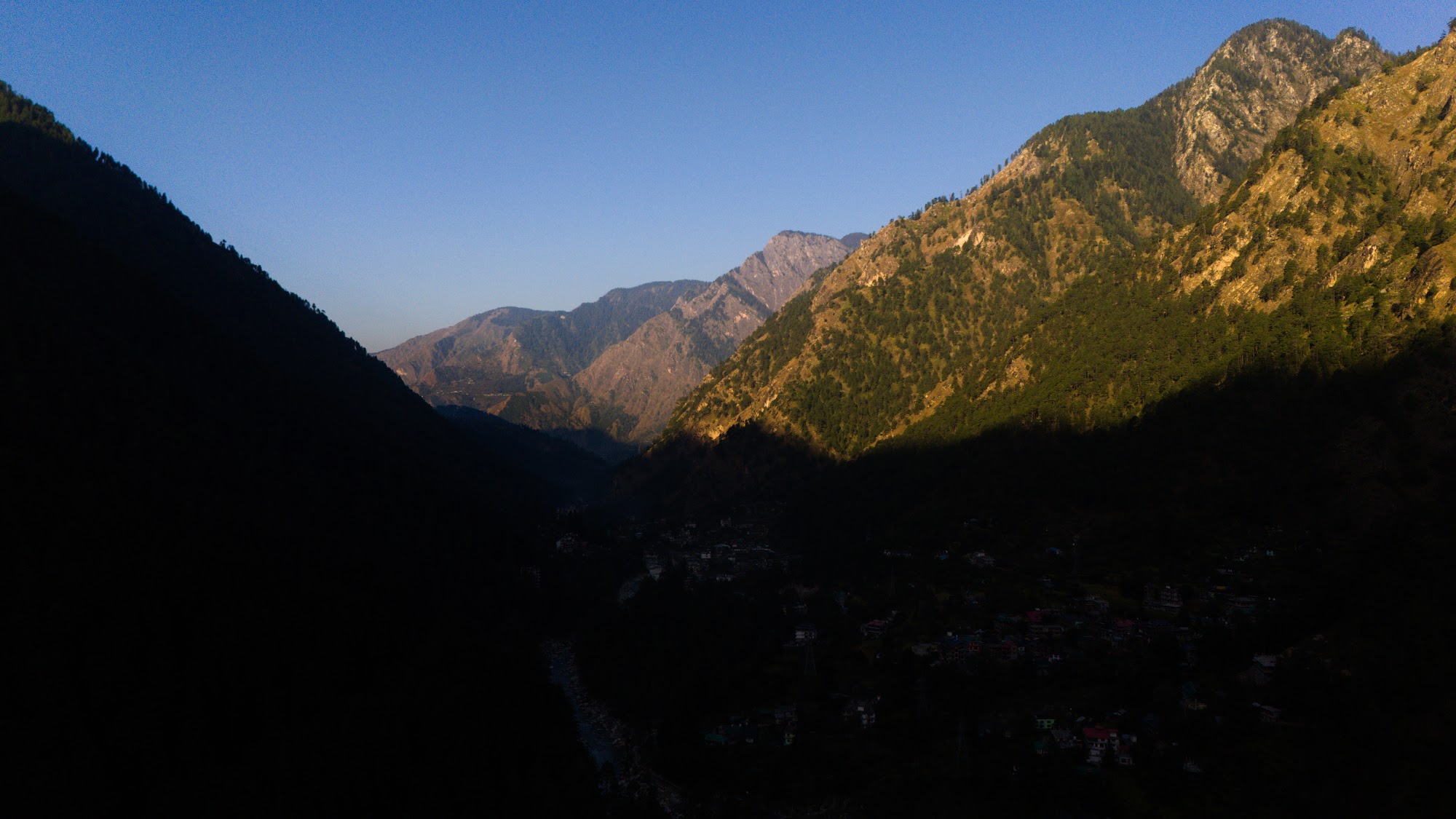 Morning light on the mountain ridges of the Parvati Valley